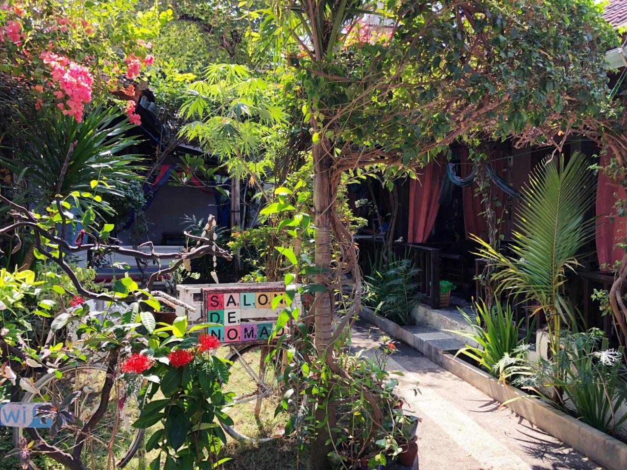 Bed and Breakfast Salon De Nomad Gili T. Гили Траванган Экстерьер фото