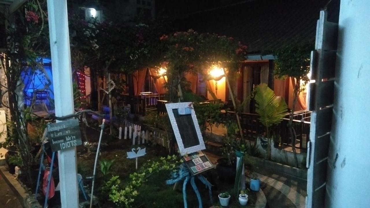 Bed and Breakfast Salon De Nomad Gili T. Гили Траванган Экстерьер фото